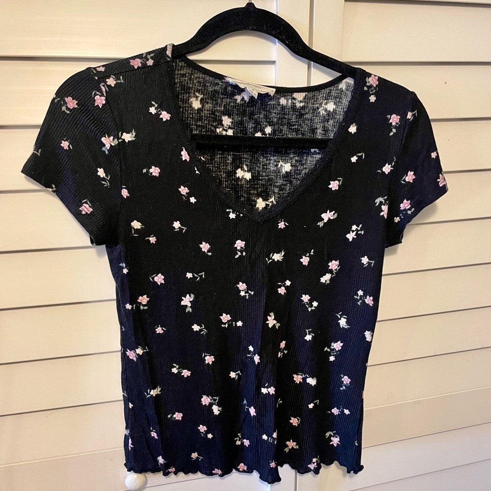 Hippie Rose V-neck Floral Lettuce Edge Tee